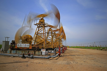 Fototapeta na wymiar The oil pump, industrial equipment