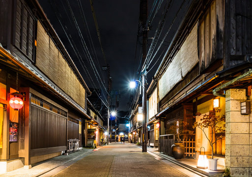 京都 夜の花見小路エリア Stock Photo Adobe Stock