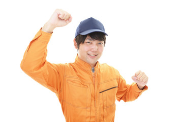 ガッツポーズの労働者