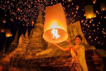 Thai lady enjoy yeepeng festival