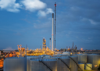 Fototapeta premium Oil tank and oil refinery factory in Thailand