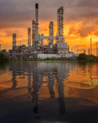 Naklejka premium Oil tank and oil refinery factory in Thailand with smoke and frame from refinery process