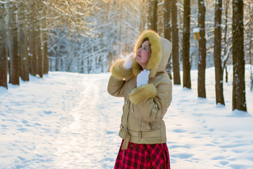 Fototapeta na wymiar Woman in the forest in a winter day