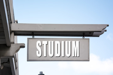 Schild 267 - Studium