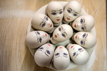 Heads of earthenware dolls on plate