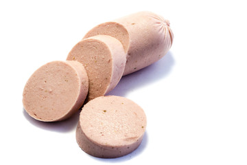 Fleischwurst Jagdwurst isoliert freigestellt auf weißen Hintergrund, Freisteller