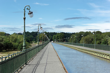 Pont canal de Briare dans le Loiret