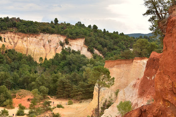 Fototapeta na wymiar Le Colorado Provençal de Rustrel