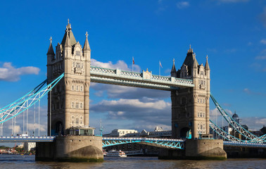 Obraz na płótnie Canvas The Tower Bridge in London in a beautiful summer day, England, United Kingdom.
