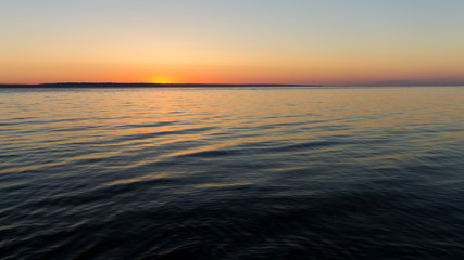 Obraz premium sunrise on the water Early summer morning bright sky Beach