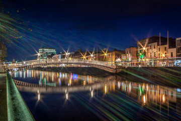 Fototapeta na wymiar Long Exposure of the Ha'penny Bridge in Dublin, Ireland