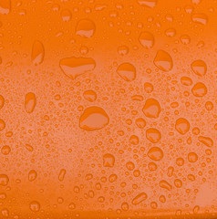 Hintergrund braune Lackoberfläche Kunststoffoberfläche mit Wassertropfen als closeup - Background...