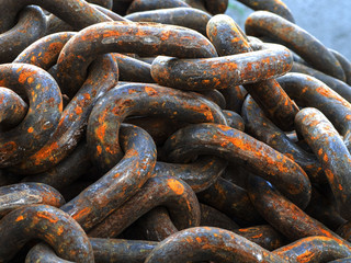 Rusty old chain ropes - the big rusty chains
