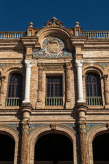 Fototapeta na wymiar Spagna: dettagli delle decorazioni e degli edifici di Plaza de Espana, la piazza più famosa di Siviglia costruita nel 1928 per l'esposizione Iberoamericana del 1929