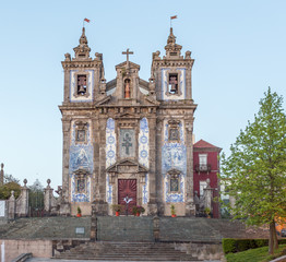 Fototapeta na wymiar Church in Oporto