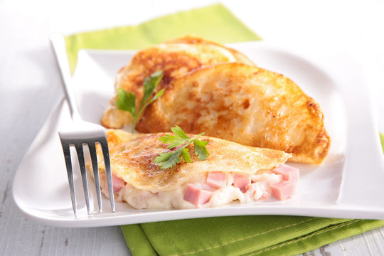 crepe with ham and cheese cream