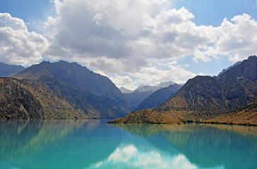 Fototapeta na wymiar Landscape of beautiful Fan mountains and Iskanderkul lake in Tajikistan