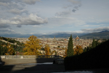 Naklejka premium サンミニアートアルモンテ教会から