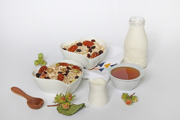 Oatmeal porridge with hazelnut, fruit and honey 