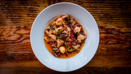 Octopus with tomatoes and garlic