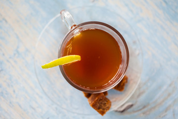 Hot sugarcane-water (aguapanela) with lemon