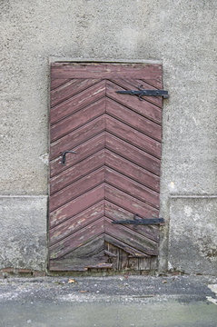 Stare drzwi.