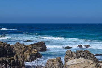 Fototapeta na wymiar rocks by ocean