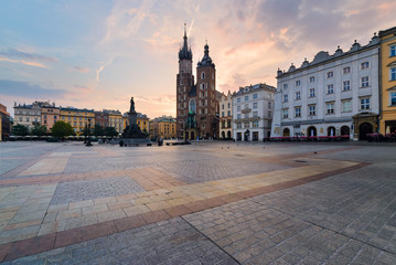 Fototapeta na wymiar Rynek square in Krakow in the morning