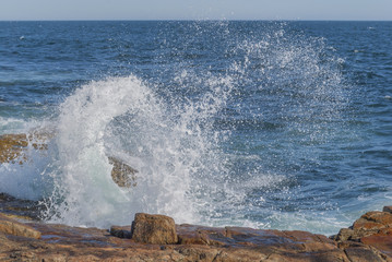 Fototapeta premium Waves Crashing on the Rocks.