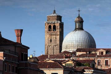 Venezia tetti campanili e cupola