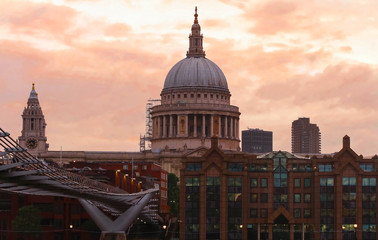Fototapeta premium The view of the dome of Saint Paul's Cathedral at sunset, City of London.