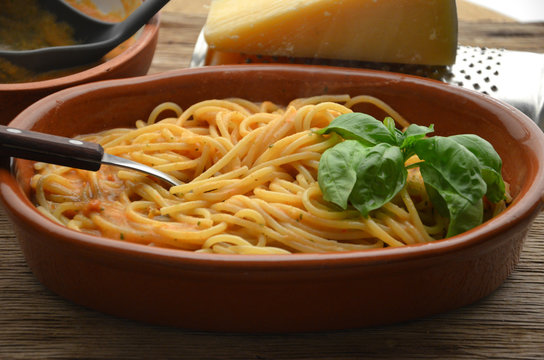 Spaghetti سباغيتي Cucina italiana Σπαγγέτι Pasta Italian cuisine Espagueti 意大利粉 Спагетти Pastasciutta Špageti Maccheroni 