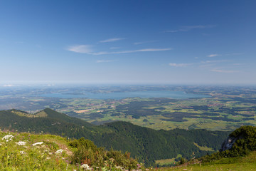 Obraz premium Lake Chiemsee view from Mount Hochfelln on a sunny summer day