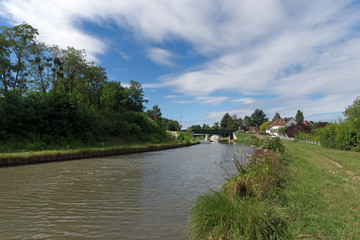 Fototapeta na wymiar Canal de Briare en region centre Loire