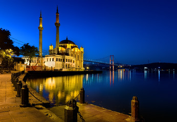 Fototapeta na wymiar Ortakoy Mosque st sunrise