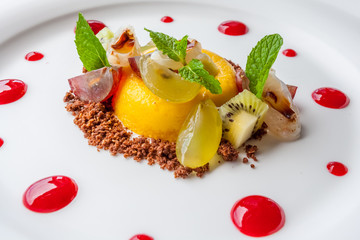 dessert aux fruits, citron givré et crumble