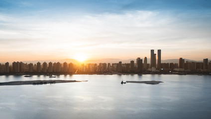 Naklejka premium City during warm sunset