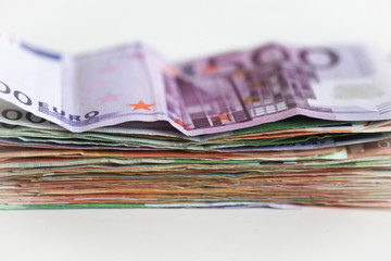 Geldscheine 500 Euro und 100 Euro im Stapel