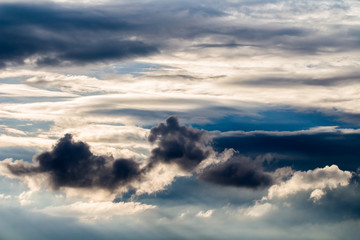 Obraz premium colorful dramatic sky with cloud at sunset.