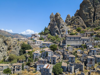 Vista aerea del Paese di Pentedattilo, chiesa e rovine del paese abbandonato, colonia greca sul...