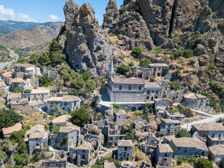 Vista aerea del Paese di Pentedattilo, chiesa e rovine del paese abbandonato, colonia greca sul...