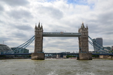 Fototapeta na wymiar London - Tower bridge 