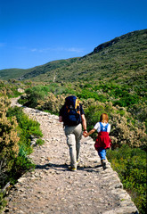 escursionisti isola di capraia parco nazionale arcipelago toscano toscana