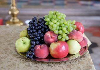 apples, grapes, peaches on a tray
