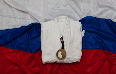 Кимоно на фоне флага России