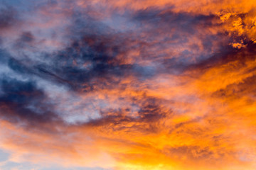 Obraz premium colorful dramatic sky with cloud at sunset.