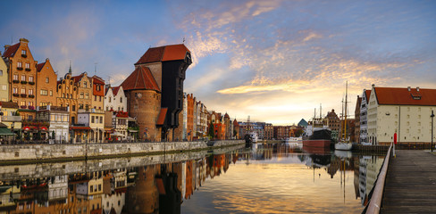 Fototapety  kolorowe gotyckie fasady starego miasta w Gdańsku, Polska