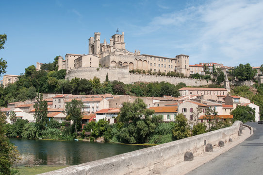 vue de Béziers avec le pont vieux et la cathédrale St Nazaire