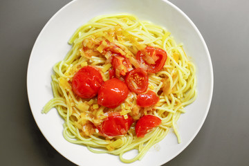 spaghetti with tomatoes