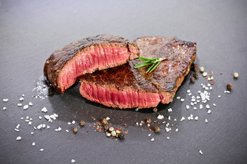 aufgeschnittenes Steak